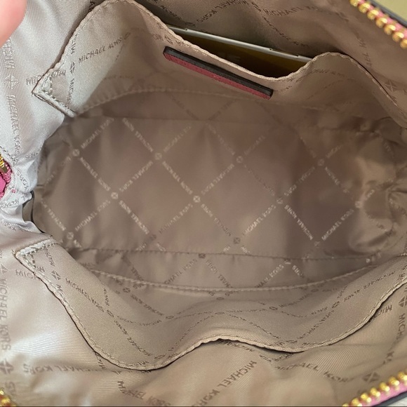 New Michael Kors jet set travel medium dome crossbody Xbody bag - Picture 12 of 16